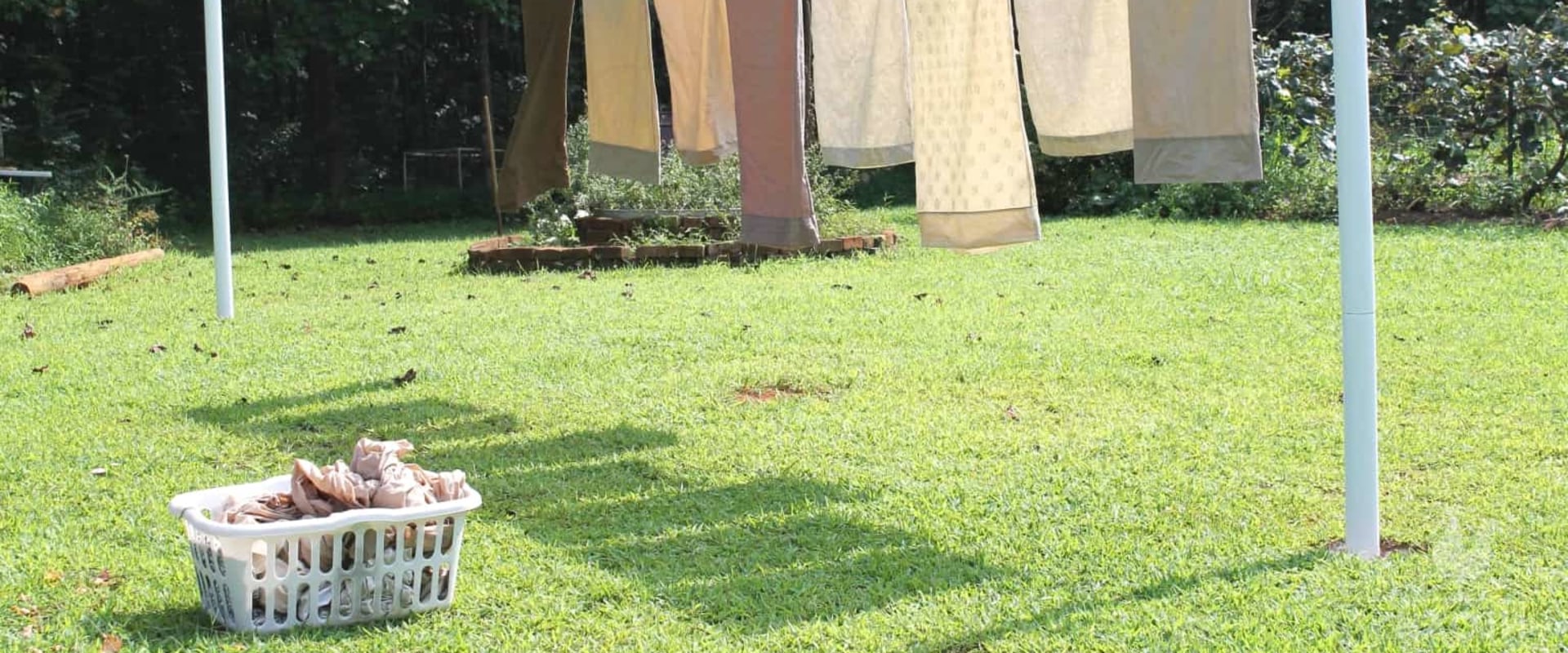 How To Choose The Best Clothesline For Your Home Building